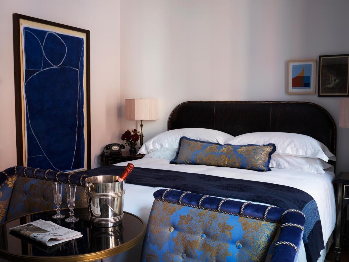 Nomad London Otel Dış mekan fotoğraf A bedroom at the Standard East Village