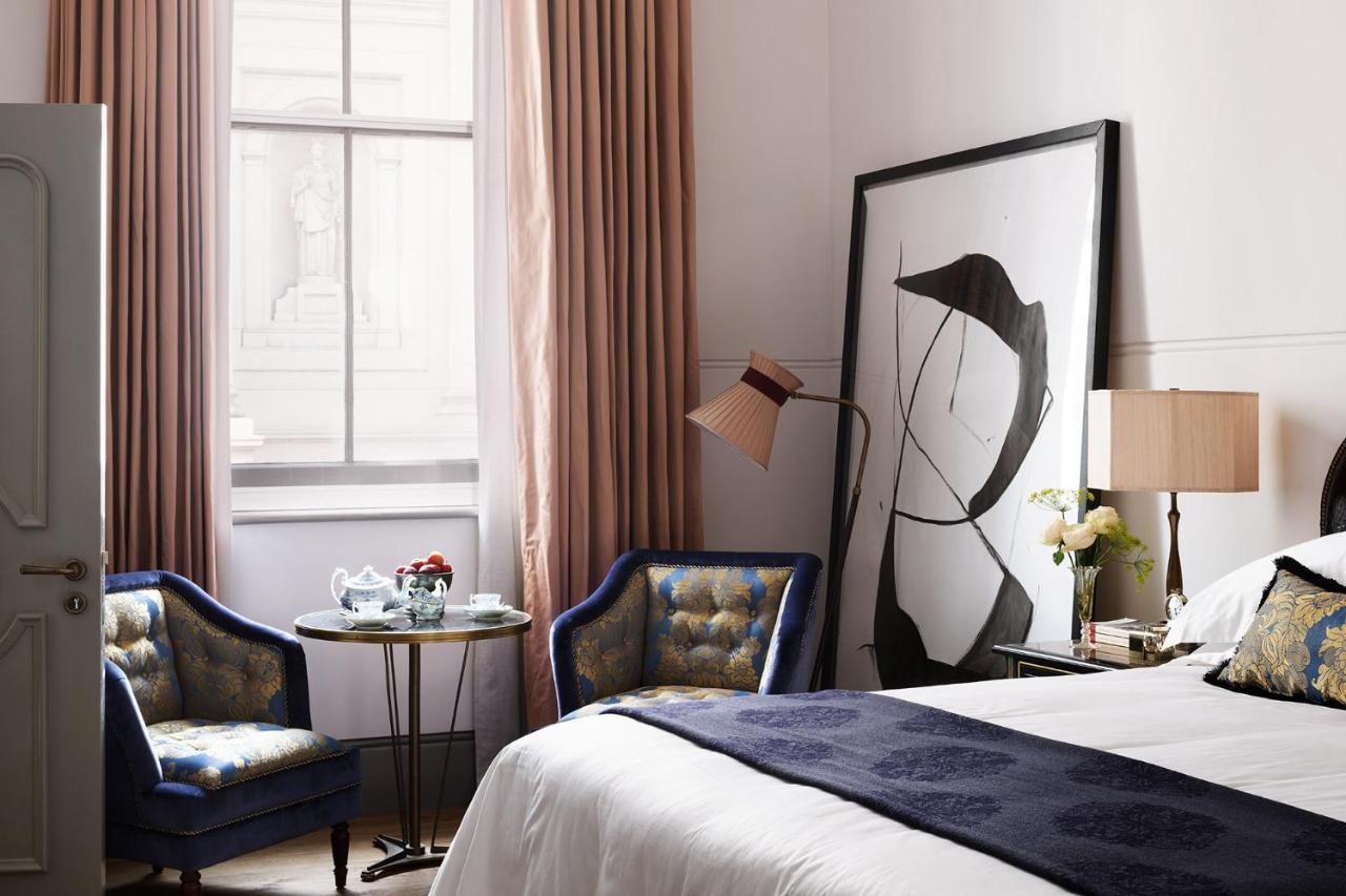 Nomad London Otel Dış mekan fotoğraf A guest room at The Carlyle