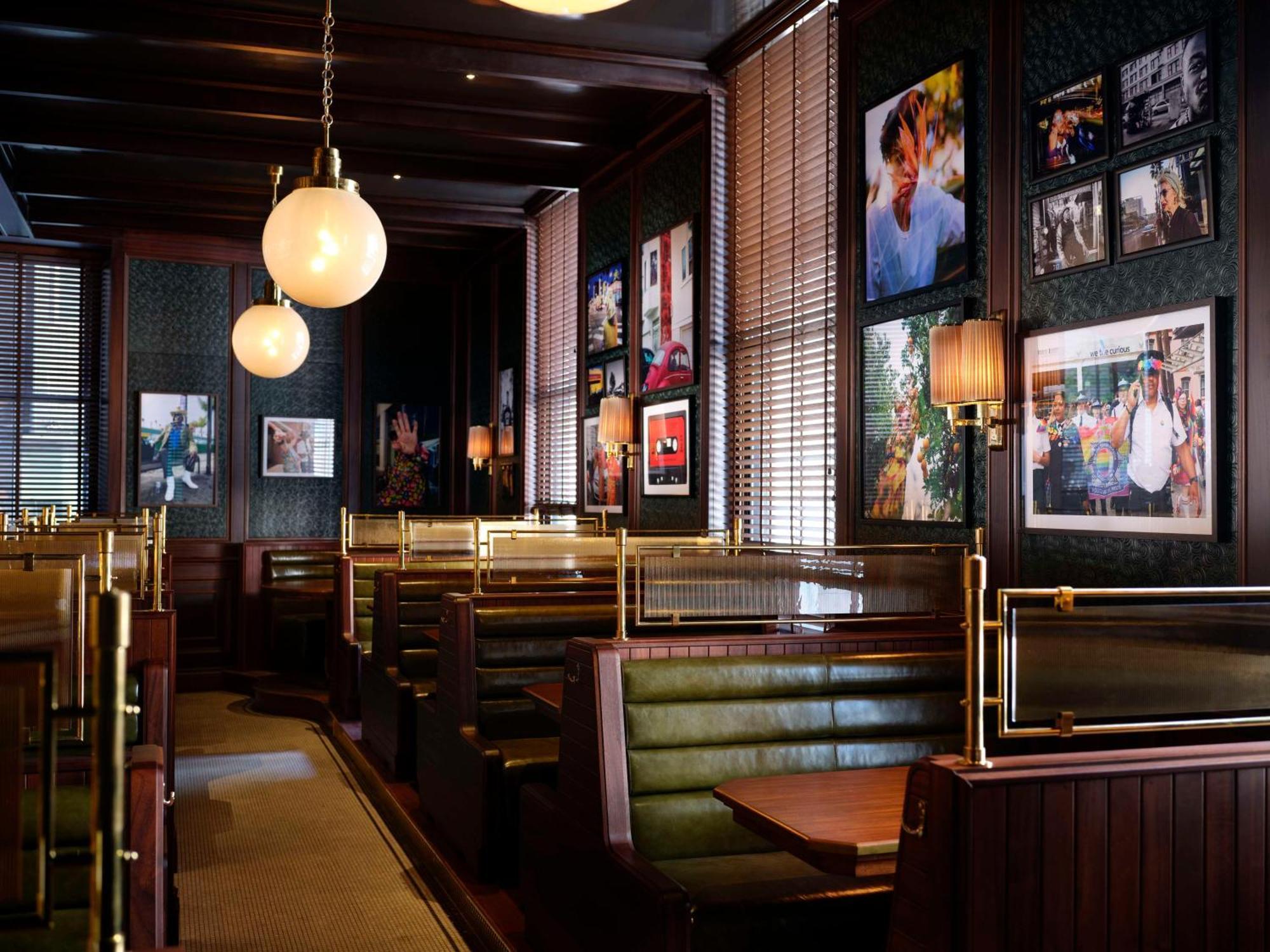 Nomad London Otel Dış mekan fotoğraf Interior of a typical PF. Chang's